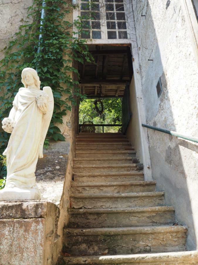 Le Chatel En Beaujolais Valsonne Exteriér fotografie